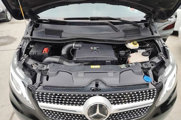 Used Mercedes-Benz Vito 2018 2.0T Business Version China VI Emission Standard Engine Bay