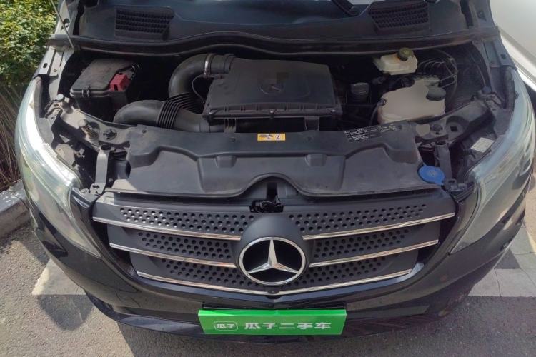 Used Mercedes-Benz Vito 2018 2.0T Elite Version 7 Seats China V Emission Standard Engine Bay