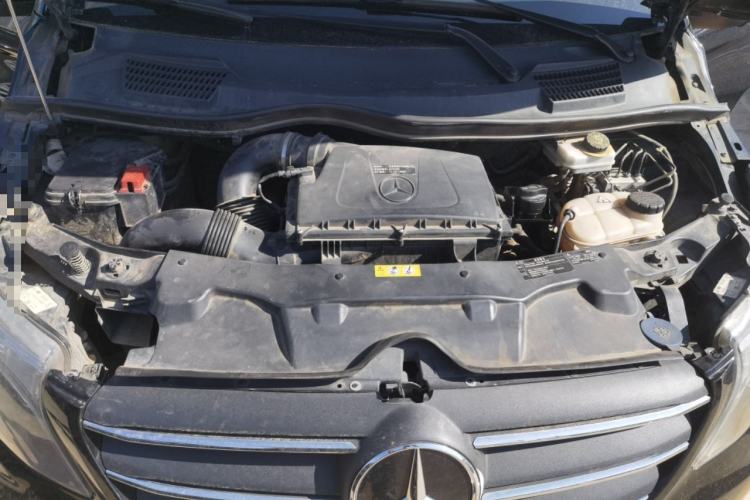 Used Mercedes-Benz Vito 2018 2.0T Business Version China VI Emission Standard Engine Bay