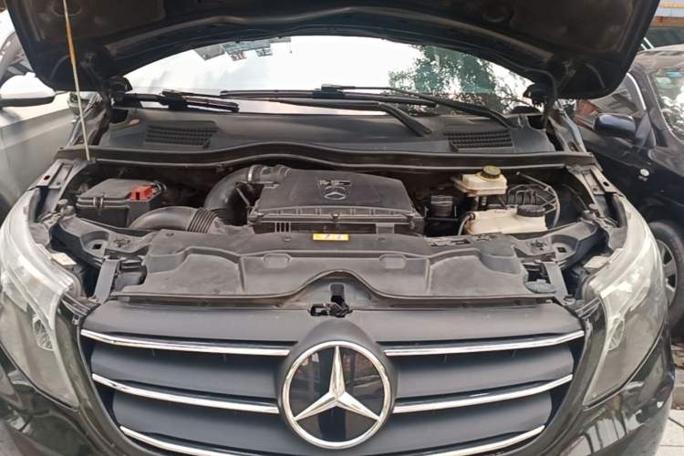 Used Mercedes-Benz Vito 2018 2.0T Business Version China V Emission Standard Engine Bay