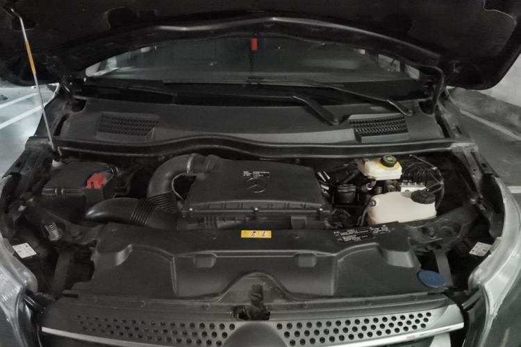 Used Mercedes-Benz Vito 2018 2.0T Business Version China VI Emission Standard Engine Bay
