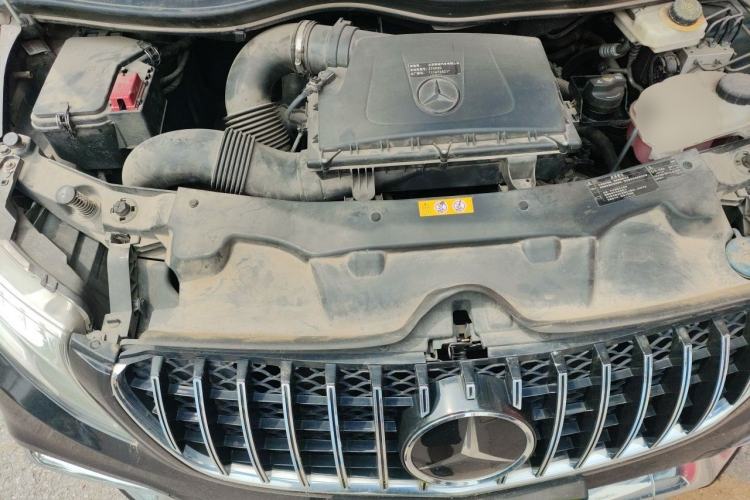 Used Mercedes-Benz Vito 2018 2.0T Elite Version 7 Seats China VI Emission Standard Engine Bay