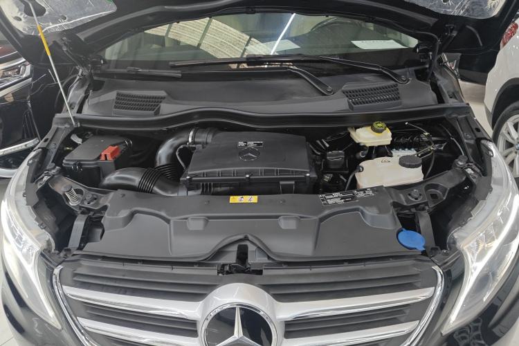 Used Mercedes-Benz Vito 2018 2.0T Elite Version 7 Seats China VI Emission Standard Engine Bay