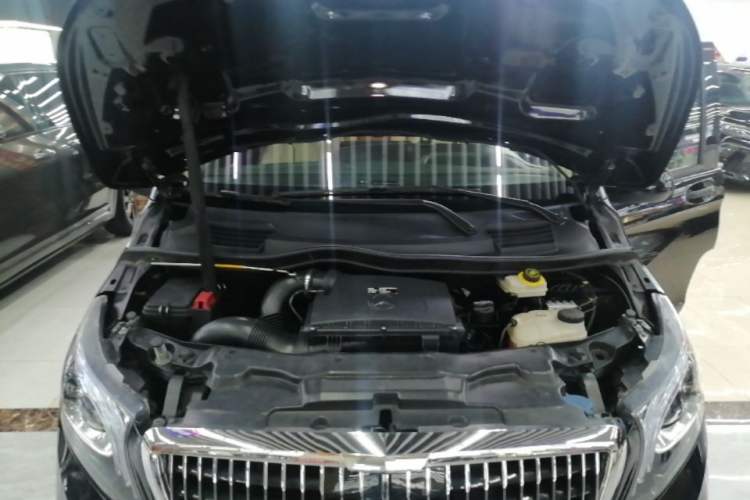 Used Mercedes-Benz Vito 2018 2.0T Business Version China VI Emission Standard Engine Bay