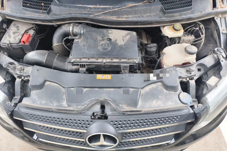 Used Mercedes-Benz Vito 2018 2.0T Elite Version 7 Seats China V Emission Standard Engine Bay