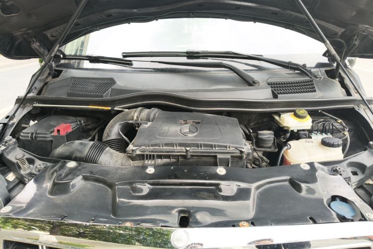 Used Mercedes-Benz Vito 2018 2.0T Business Version China VI Emission Standard Engine Bay