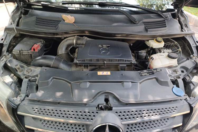 Used Mercedes-Benz Vito 2018 2.0T Business Version China V Emission Standard Engine Bay