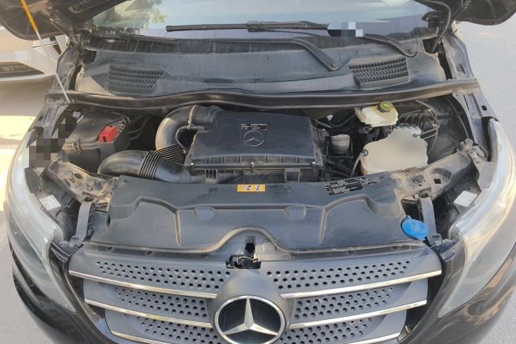 Used Mercedes-Benz Vito 2018 2.0T Elite Version 7 Seats China VI Emission Standard Engine Bay