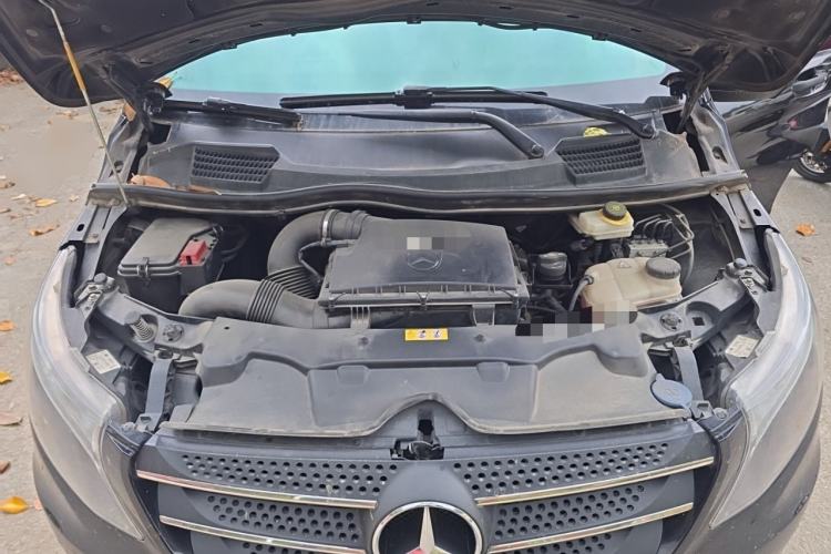 Used Mercedes-Benz Vito 2018 2.0T Business Version China VI Emission Standard Engine Bay