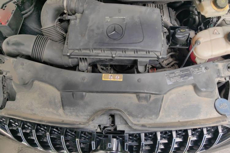 Used Mercedes-Benz Vito 2018 2.0T Elite Version 7 Seats China VI Emission Standard Engine Bay