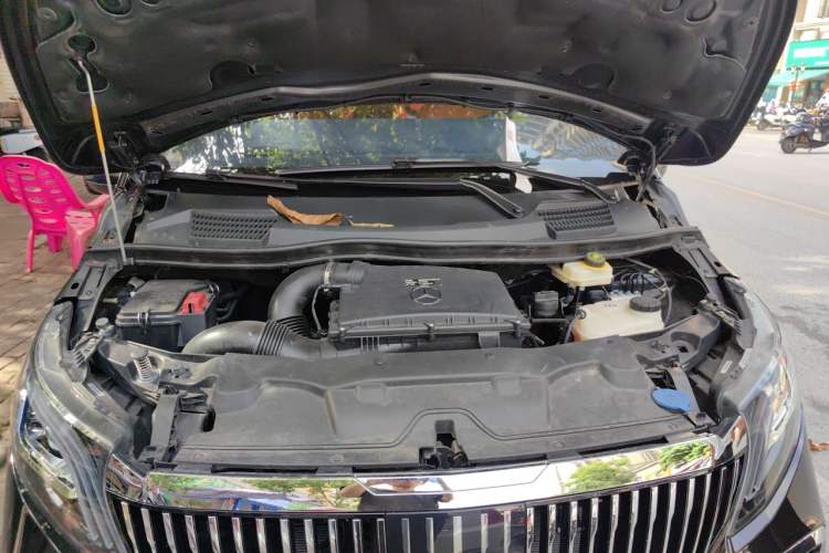Used Mercedes-Benz Vito 2018 2.0T Business Version China VI Emission Standard Engine Bay