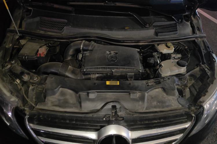 Used Mercedes-Benz Vito 2018 2.0T Business Version China V Emission Standard Engine Bay