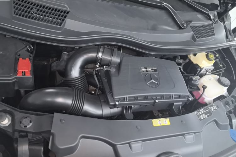 Used Mercedes-Benz Vito 2018 2.0T Elite Version 7 Seats China V Emission Standard Engine Bay