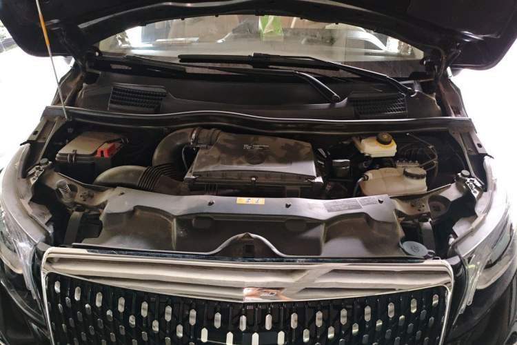 Used Mercedes-Benz Vito 2018 2.0T Business Version China VI Emission Standard Engine Bay