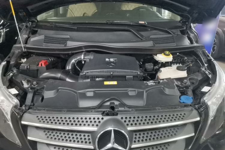 Used Mercedes-Benz Vito 2018 2.0T Elite Version 7 Seats China V Emission Standard Engine Bay