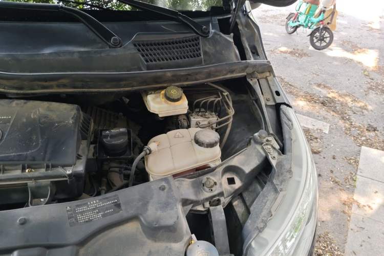 Used Mercedes-Benz Vito 2018 2.0T Business Version China VI Emission Standard Engine Bay Left