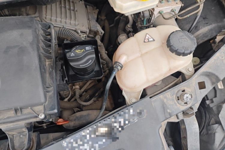 Used Mercedes-Benz Vito 2018 2.0T Business Version China V Emission Standard Engine Bay Left