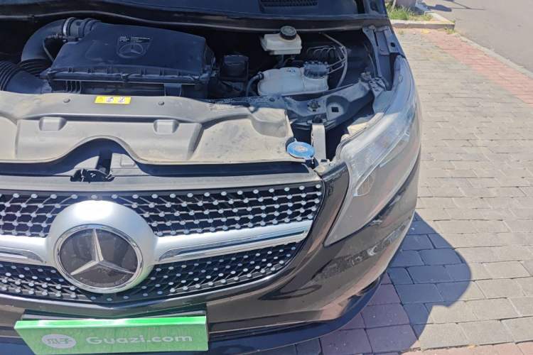 Used Mercedes-Benz Vito 2018 2.0T Elite Version 7 Seats China VI Emission Standard Engine Bay Left