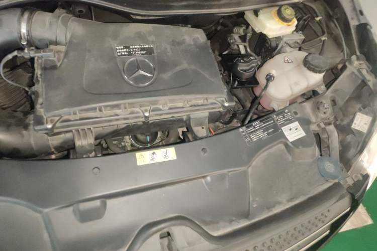 Used Mercedes-Benz Vito 2018 2.0T Elite Version 7 Seats China VI Emission Standard Engine Bay Left