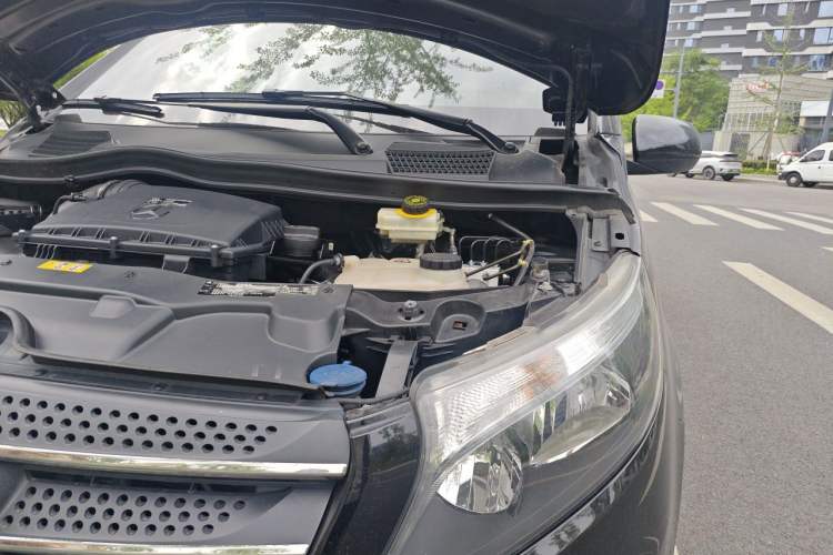 Used Mercedes-Benz Vito 2018 2.0T Business Version China V Emission Standard Engine Bay Left