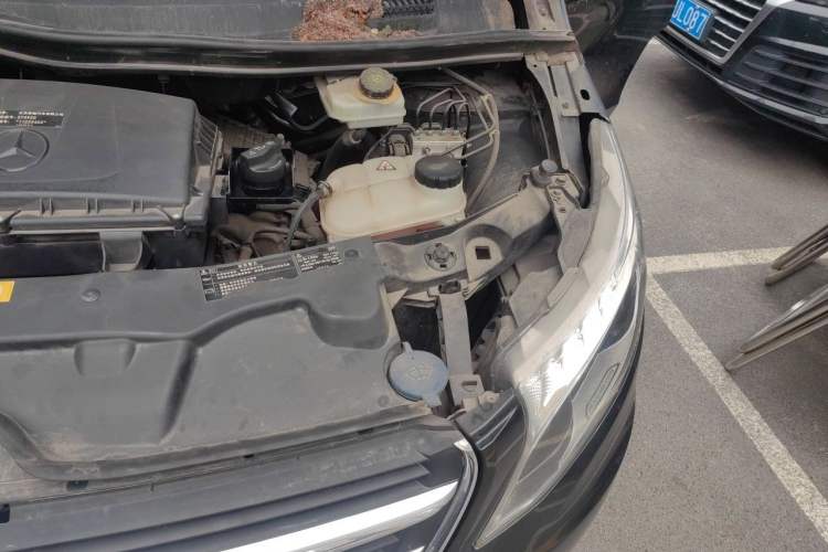 Used Mercedes-Benz Vito 2018 2.0T Business Version China V Emission Standard Engine Bay Left