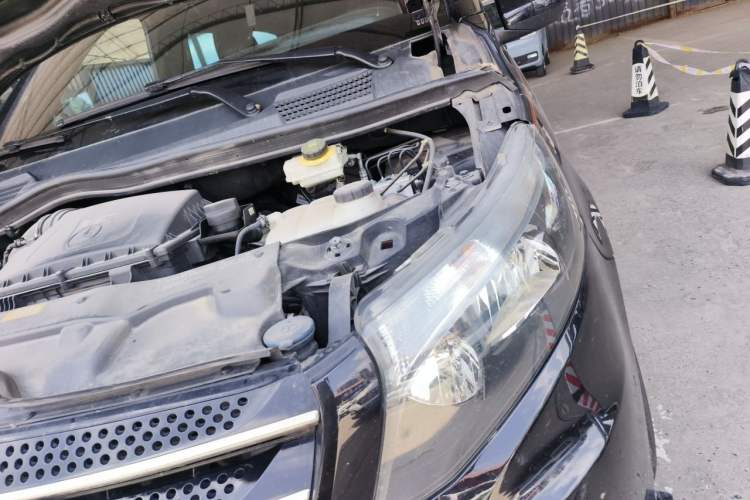 Used Mercedes-Benz Vito 2018 2.0T Business Version China V Emission Standard Engine Bay Left