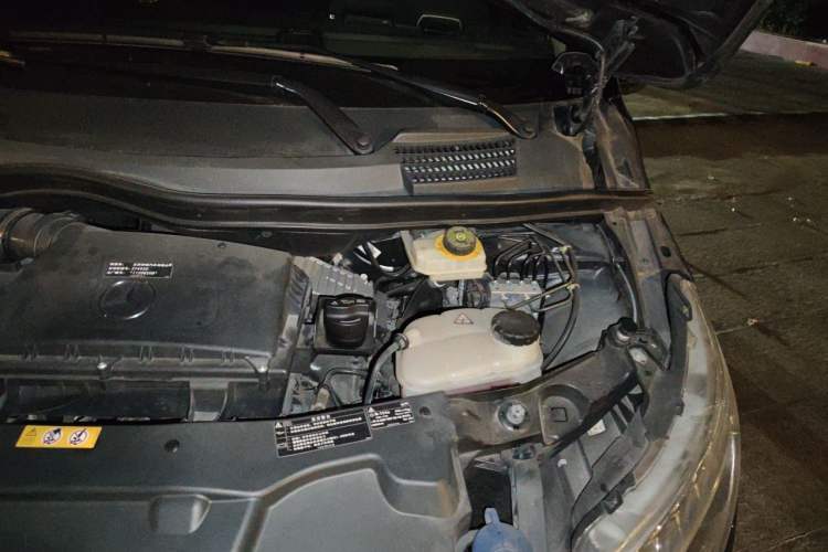 Used Mercedes-Benz Vito 2018 2.0T Business Version China V Emission Standard Engine Bay Left