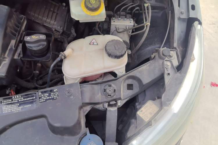 Used Mercedes-Benz Vito 2018 2.0T Business Version China V Emission Standard Engine Bay Left