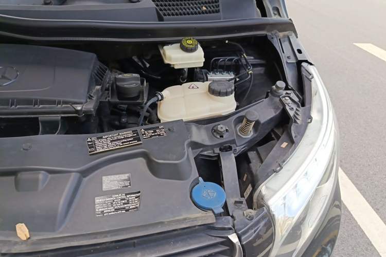 Used Mercedes-Benz Vito  Engine Bay Left