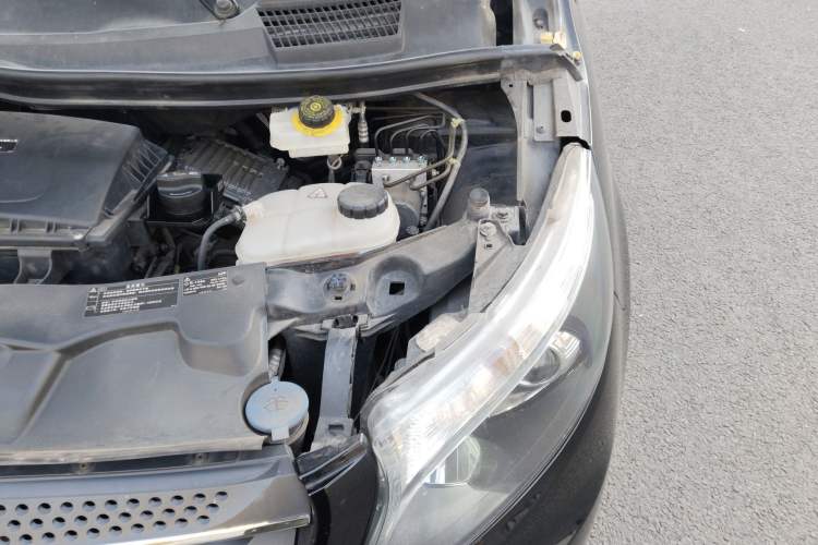 Used Mercedes-Benz Vito 2018 2.0T Business Version China VI Emission Standard Engine Bay Left