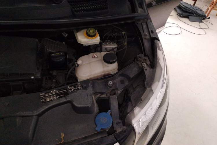 Used Mercedes-Benz Vito 2018 2.0T Business Version China V Emission Standard Engine Bay Left