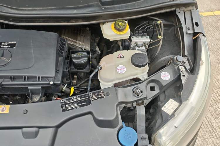 Used Mercedes-Benz Vito 2018 2.0T Business Version China V Emission Standard Engine Bay Left