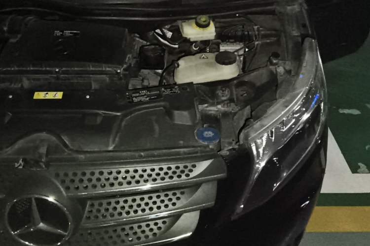 Used Mercedes-Benz Vito 2018 2.0T Business Version China VI Emission Standard Engine Bay Left