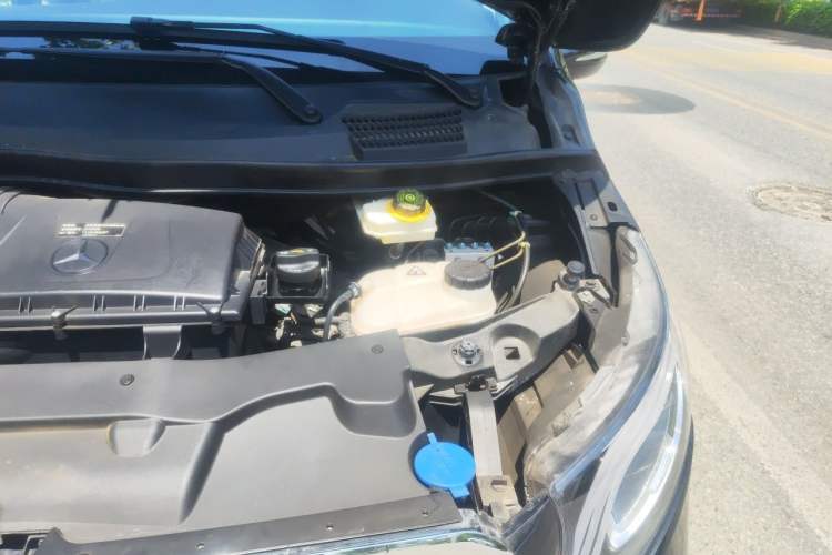 Used Mercedes-Benz Vito 2018 2.0T Business Version China V Emission Standard Engine Bay Left