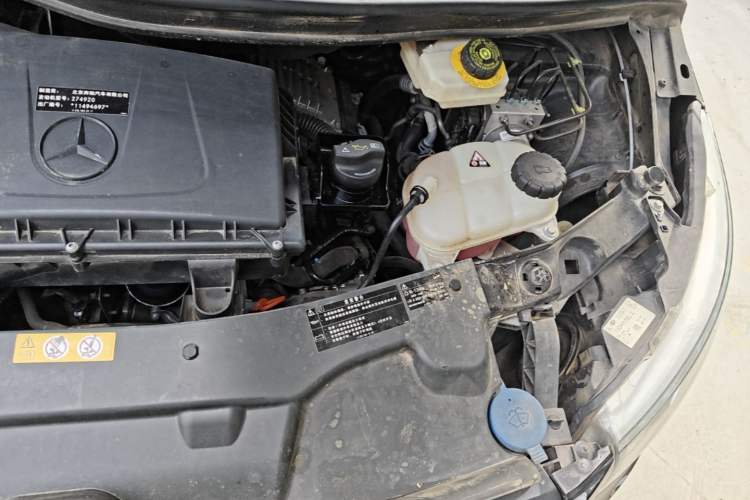 Used Mercedes-Benz Vito 2018 2.0T Business Version China VI Emission Standard Engine Bay Left