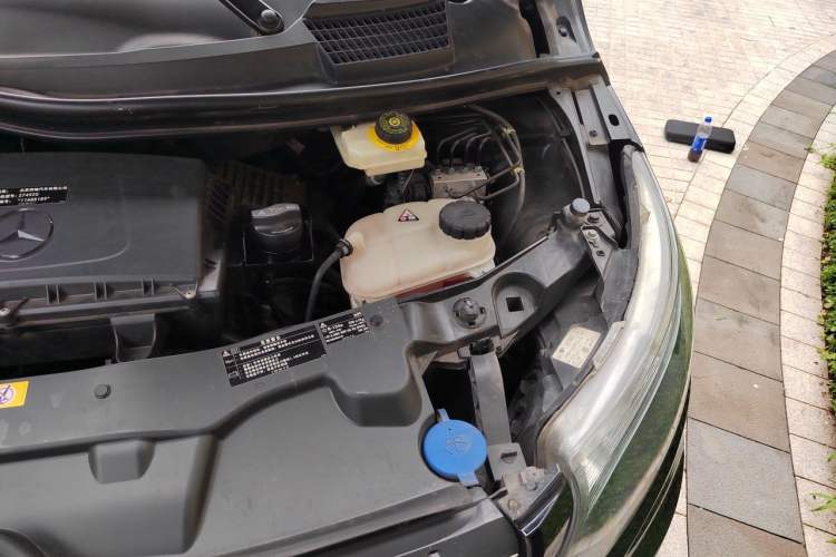 Used Mercedes-Benz Vito 2018 2.0T Business Version China V Emission Standard Engine Bay Left