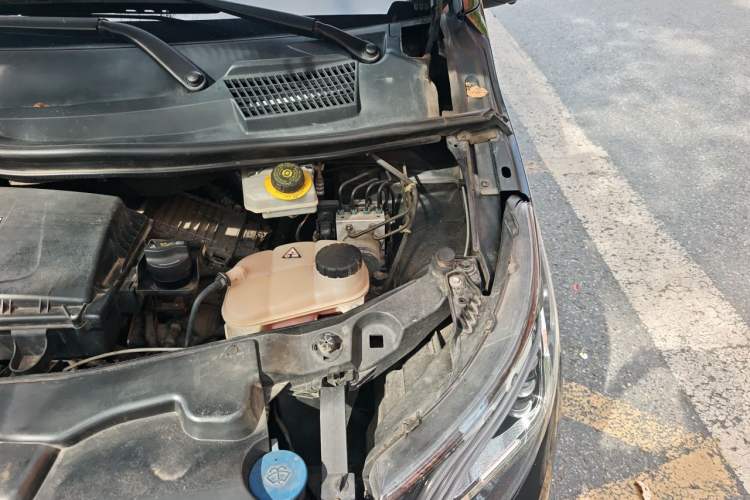 Used Mercedes-Benz Vito 2018 2.0T Business Version China V Emission Standard Engine Bay Left