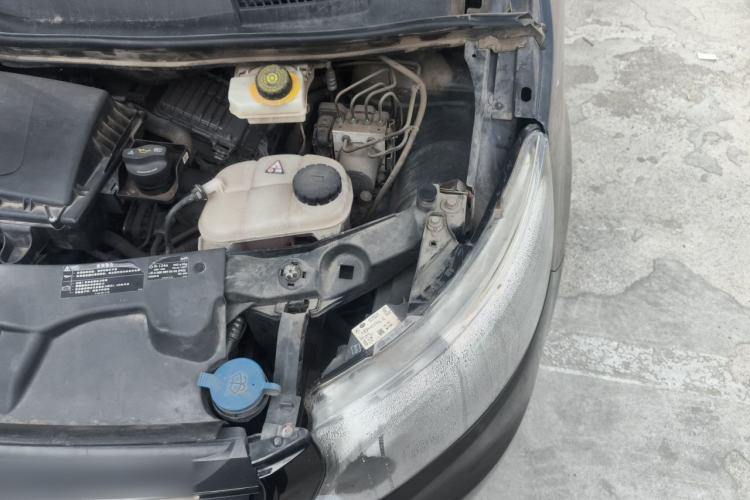 Used Mercedes-Benz Vito 2018 2.0T Business Version China V Emission Standard Engine Bay Left