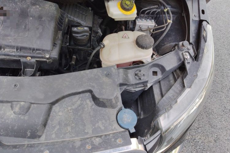 Used Mercedes-Benz Vito 2018 2.0T Business Version China VI Emission Standard Engine Bay Left