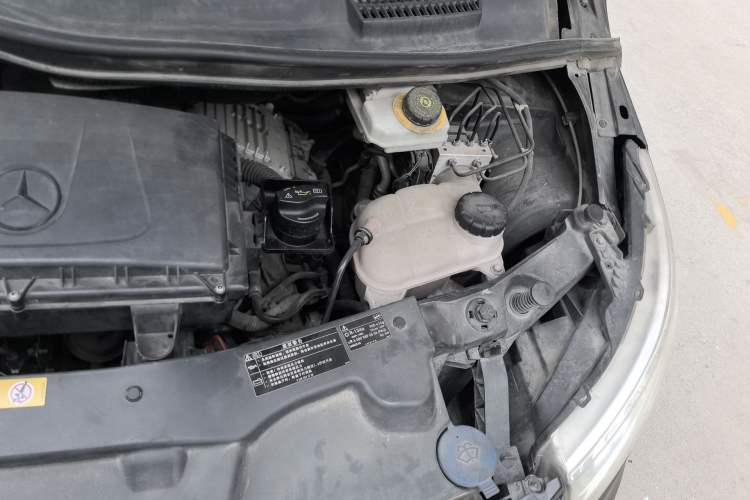 Used Mercedes-Benz Vito 2018 2.0T Business Version China V Emission Standard Engine Bay Left