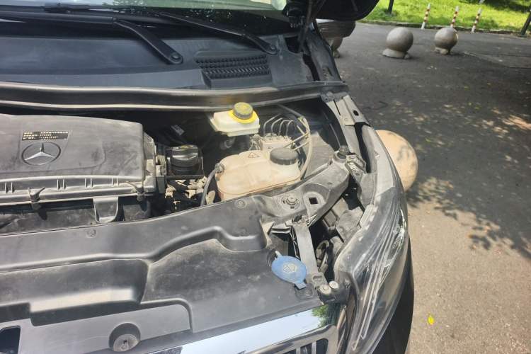 Used Mercedes-Benz Vito 2018 2.0T Business Version China VI Emission Standard Engine Bay Left