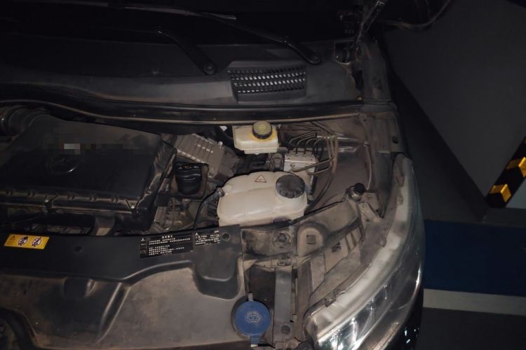 Used Mercedes-Benz Vito 2018 2.0T Business Version China VI Emission Standard Engine Bay Left