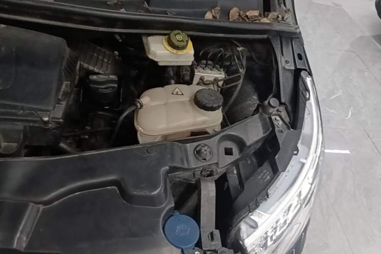 Used Mercedes-Benz Vito 2018 2.0T Business Version China V Emission Standard Engine Bay Left