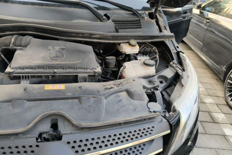 Used Mercedes-Benz Vito 2018 2.0T Business Version China VI Emission Standard Engine Bay Left