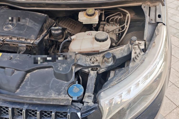 Used Mercedes-Benz Vito 2018 2.0T Business Version China VI Emission Standard Engine Bay Left
