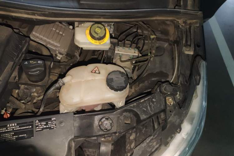 Used Mercedes-Benz Vito 2018 2.0T Business Version China VI Emission Standard Engine Bay Left