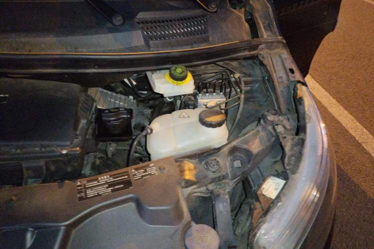 Used Mercedes-Benz Vito 2018 2.0T Business Version China VI Emission Standard Engine Bay Left
