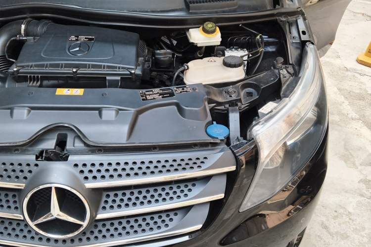 Used Mercedes-Benz Vito 2018 2.0T Business Version China VI Emission Standard Engine Bay Left