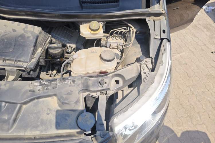 Used Mercedes-Benz Vito 2018 2.0T Business Version China VI Emission Standard Engine Bay Left