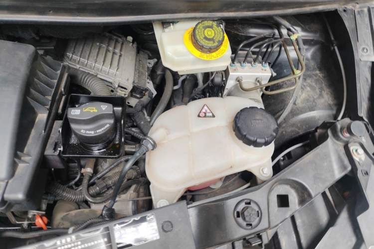 Used Mercedes-Benz Vito 2018 2.0T Business Version China V Emission Standard Engine Bay Left